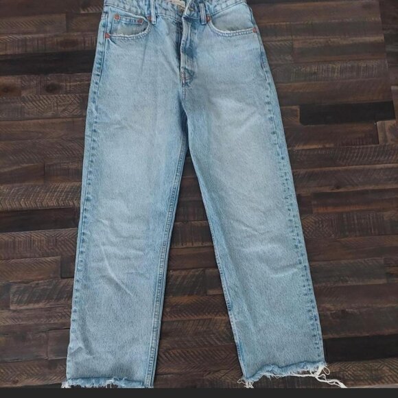 Zara light blue high-waisted cropped jeans size 6 - Picture 3 of 7
